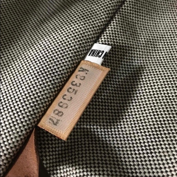 NWT Dooney & Bourke Front Duel Zipper Hobo Bag in Gorgeous Light Carmel Brown - Picture 8 of 10